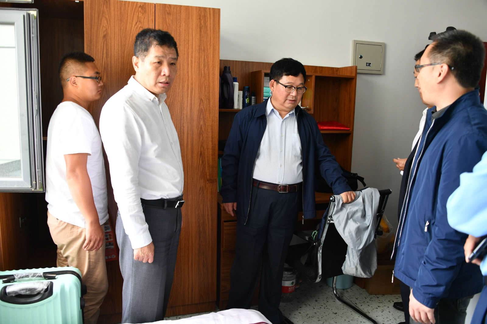 蓝月亮料免资料大全爱游戏体育官方赞助罗马01深入学生寝室看望新同学 蓝月亮料免资料大全爱游戏体育官方赞助罗马01深入学生寝室看望新同学